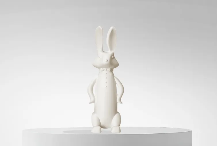 Figura impresa en 3D con Filamento PETG Winkle 1,75mm Blanco Glaciar 1kg sobre plataforma y fondo gris