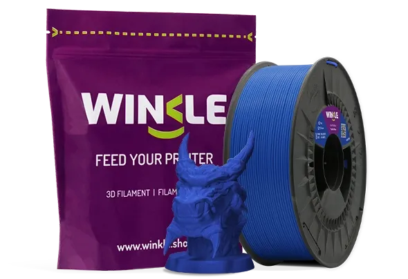 Doypack de la bobina de Filamento PLA PRO Winkle 1,75mm Azul Pacífico 300g junto a figura impresa en 3D con ese material y su envase sostenible y reutilizable