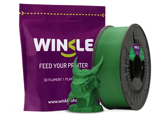 Doypack de la bobina de Filamento PLA PRO Winkle 1,75mm Verde Aguacate 1kg junto a figura impresa en 3D con ese material y su envase sostenible y reutilizable