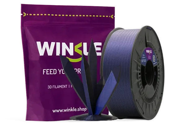 Doypack of spool Winkle PLA HD Filament Interference Galaxy Blue 1,75mm 1kg along with 3D printed figure with that material and its sustainable and reusable packaging.