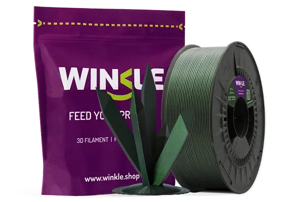 Doypack of spool Winkle PLA HD Filament Interference Emerald Green 1,75mm 1kg along with 3D printed figure with that material and its sustainable and reusable packaging.