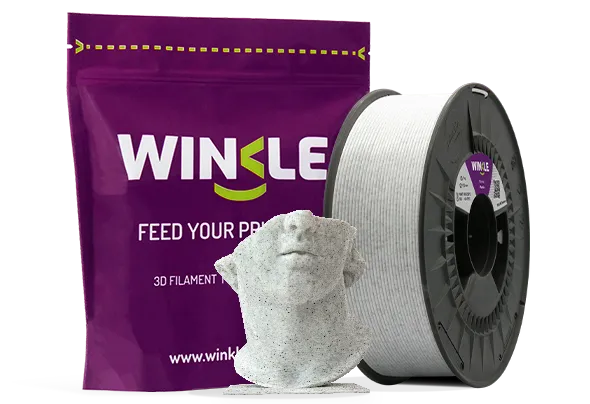 Doypack de la bobine de Filament PLA HD Texture (Texturiert) Winkle 1,75mm Marmor 1kg sowie eine 3D-gedruckte Figur aus diesem Material und ihre nachhaltige und wiederverwendbare Verpackung.