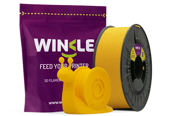 Doypack de la bobine de Filament PLA HD Winkle 1,75mm Kanariengelb 3kg sowie eine 3D-gedruckte Figur aus diesem Material und ihre nachhaltige und wiederverwendbare Verpackung.