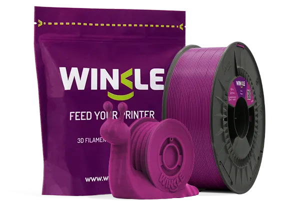 Doypack de la bobine de Filament PLA HD Winkle 1,75mm Mauve 300g sowie eine 3D-gedruckte Figur aus diesem Material und ihre nachhaltige und wiederverwendbare Verpackung.