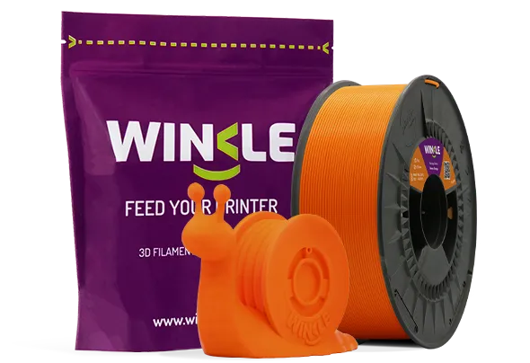 Doypack de la bobina de Filamento PLA HD Winkle 1,75mm Naranja Nemo 1kg junto a figura impresa en 3D con ese material y su envase sostenible y reutilizable