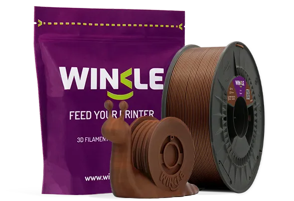 Doypack of spool Winkle PLA HD Filament Copper 2,85mm 1kg along with 3D printed figure with that material and its sustainable and reusable packaging.