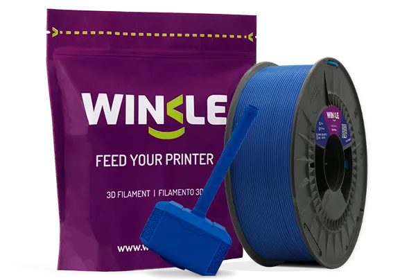 Doypack of spool Winkle PLA Tough Filament Dark Blue 1,75mm 300g along with 3D printed figure with that material and its sustainable and reusable packaging.